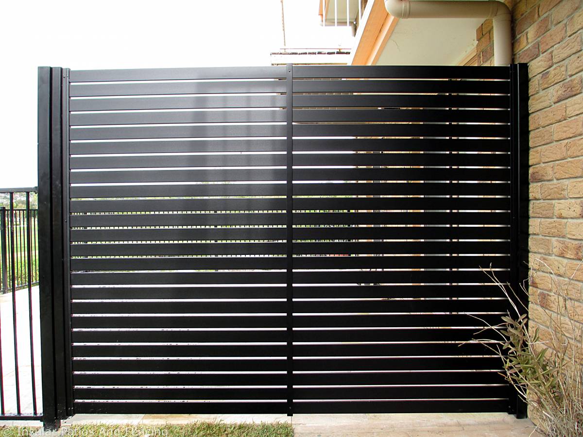 Flat top fencing and slatted screening, Banora Point